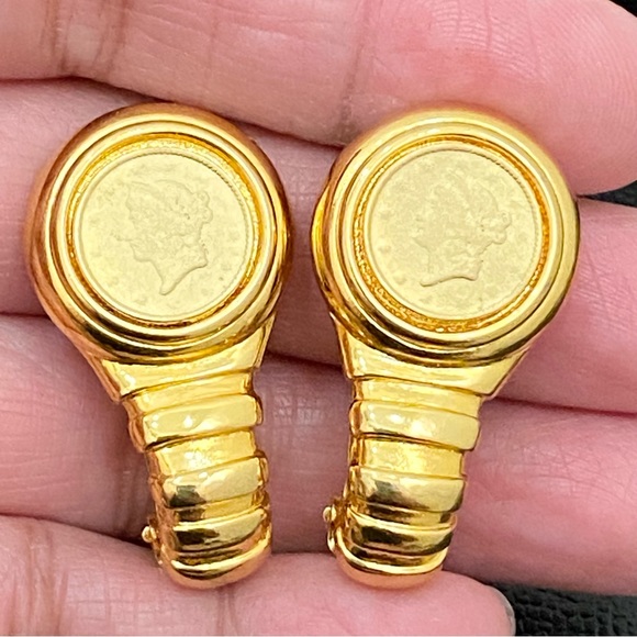 Vintage Unsigned Gold-Tone Roman Coin Clip On Earrings - Picture 4 of 13